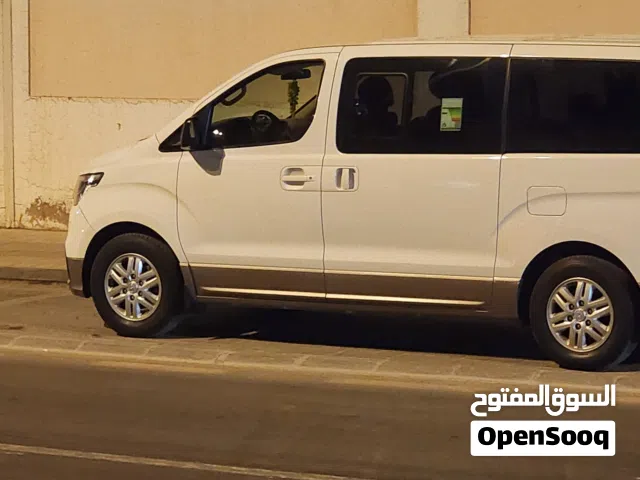 2021 هيونداي H1 GL Plus