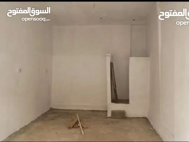 محتاج محل يكون مع حمام في شارع القاهره او شملان او جوله النصر والايجار يكون مناسب