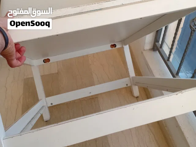 طاوله من ايكيا بحاجه لدهان سعرها ب ايكيا190دينار خشب بلوط