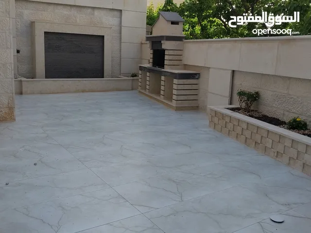 الكرسي 210م مع حديقة 120م وكراج خاص بسعر مغري