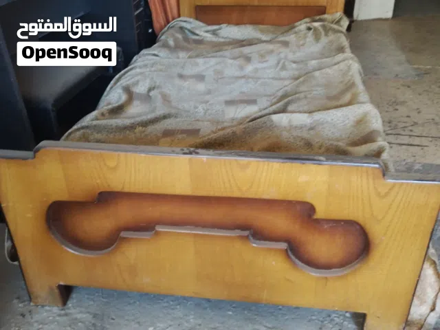 تخت مفرد مع المفرش