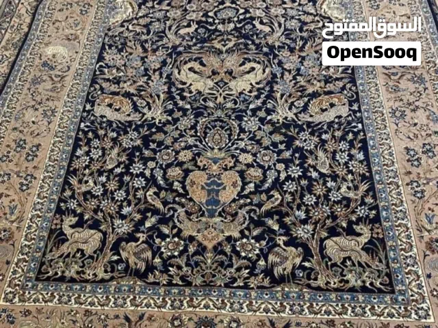 سجادة فارسية بنقوش فريدة