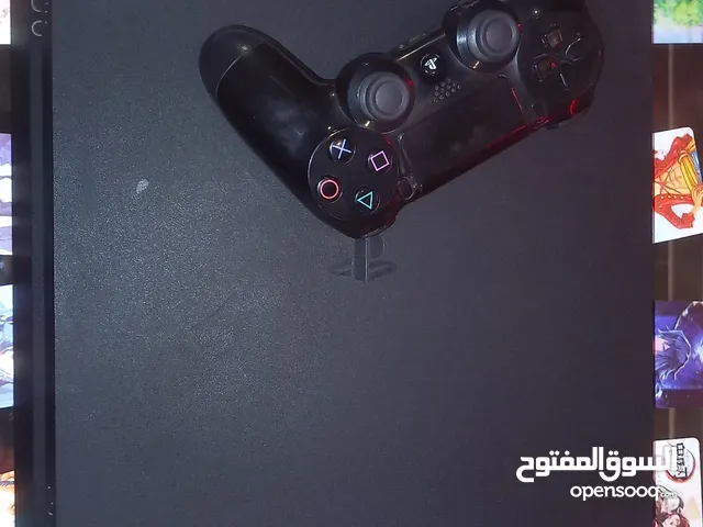 PS4 slim مستعمل مع يده الأصلية
