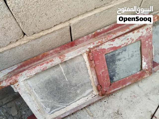 شباك صغير للبيع