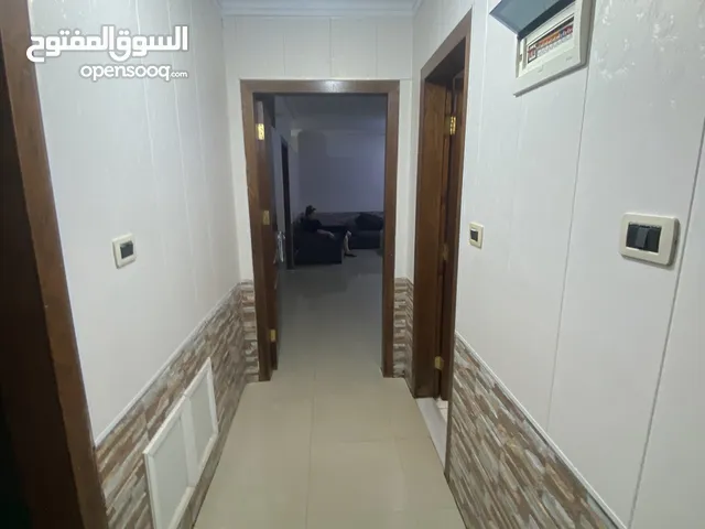 شقه بالجبيهه للبيع قريبه جدا من الجامعه الاردنيه دخله ابو رصاص مقابل محامص شهين مفيده للاستثمار