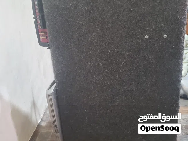 سماعة ما اثنين مضخمات صوت