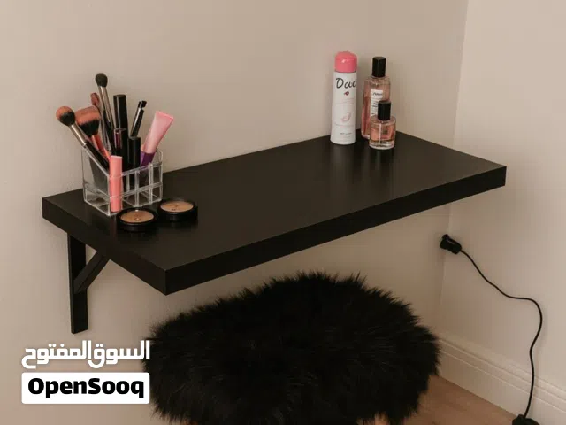 تسريحه ب25 عرضها ثمانين وعمقها اربعين سماكتها سته سانتي