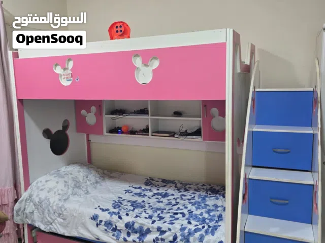 سرير و سجادة و برداية للبيع