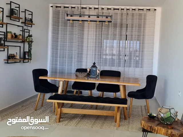 أثاث مستعمل بحالة جيدة (طقم كنبايات + طاولة سفره مع كراسيها + طاولة تلفزيون)