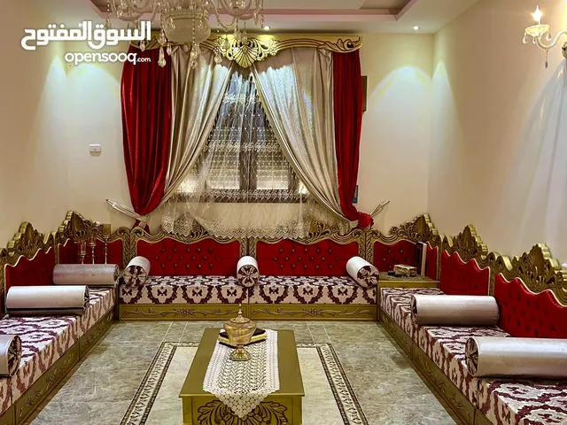 جلسة خشب زان شبه جديدة وقماش درجة اوله ونشاف الربيع
