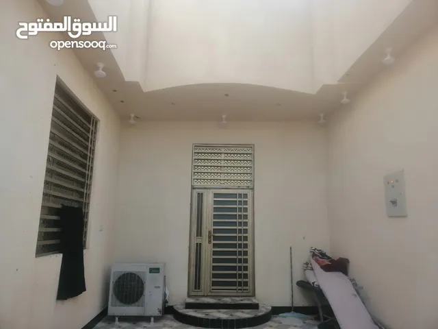 450 m2 3 Bedrooms Townhouse for Sale in Basra Zubayr