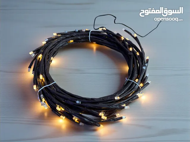 إنارة جدارية على شكل شجرة بتصميم أنيق يضيف لمسة طبيعية للديكور