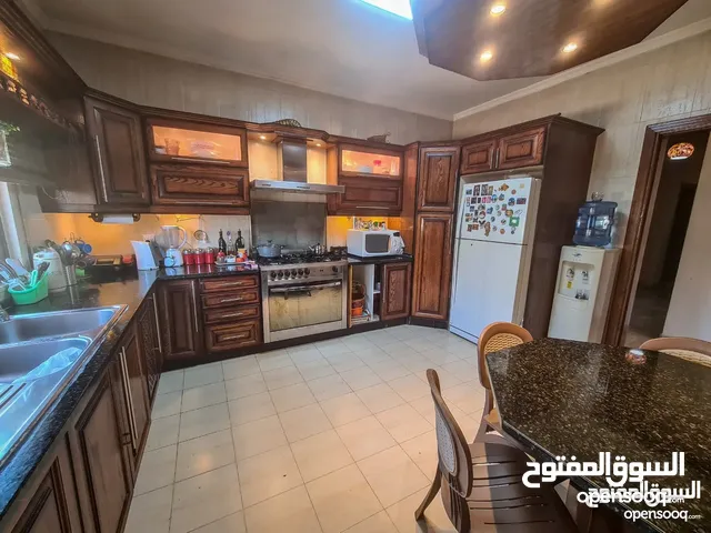 235m2 4 Bedrooms Apartments for Rent in Amman Al Rabiah