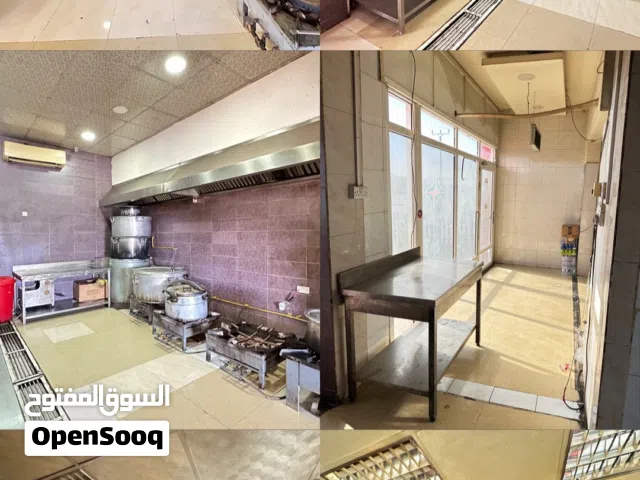 مطعم للبيع مع كافة الاغراض