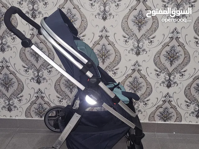 عربة طفل ماركة giggles بحالة ممتازة