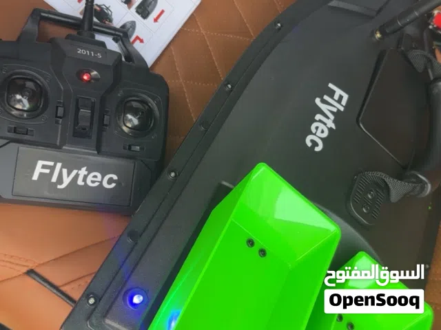 قارب لاسلكي لرمي طعم الصيد