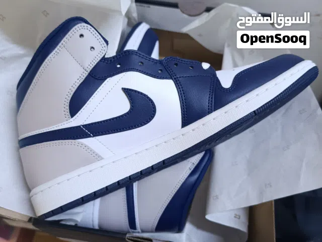 Orignal nike air jordan shoe for sale new unused with box size 45.