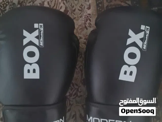 قفازات ملاكمة وجوز بادز