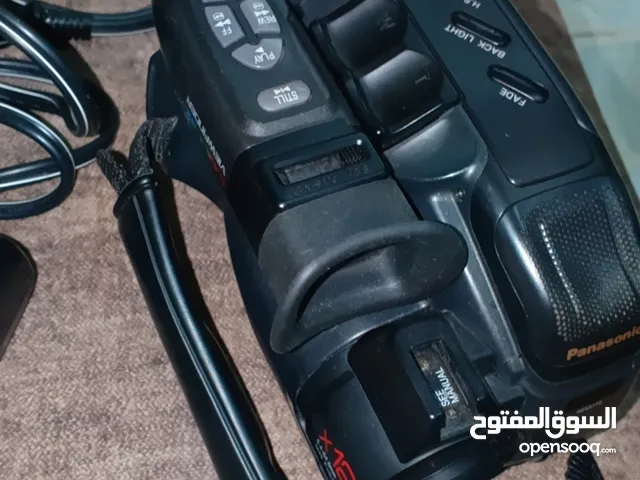 كاميرا panasonic شريط عادي vhs للبيع البطارية والشاحن يعملان بشكل ممتاز