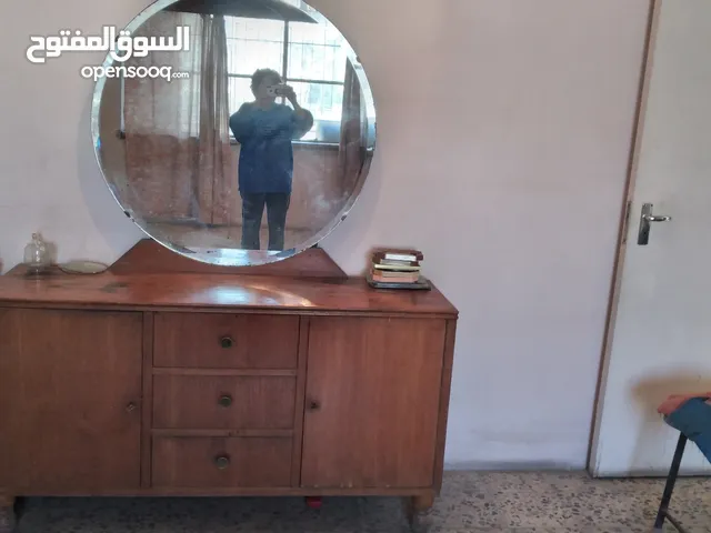 ميز تواليت  خشب   صاج   اصلي مع مرآة  مدوره كبيره جدا