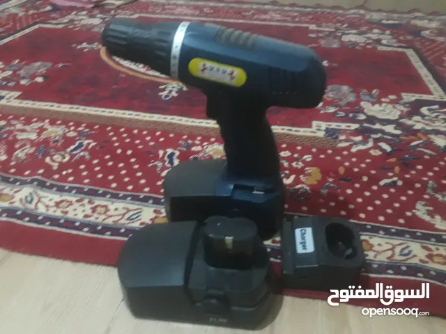 ماكيتا صيني 21.6فولت جديد لم يستخدم ماكيتا يحتاج شاحن ولمبه لحام فرنساوي اصلي وبوري تركي بدون اسطو