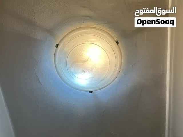 ومصابيح سقف عدد 5 مستعمل بحاله جيده