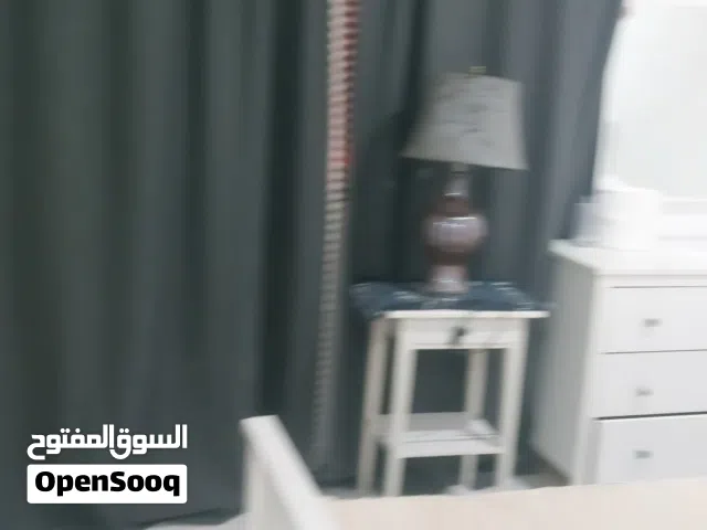 بيت غرفتين وصالة بحولي  للبيع مع العفش من 1 سبعة جانب مدرسة النجاة  ايجار255 مع حارس