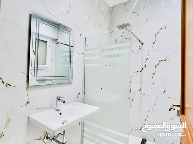شقة للايجار تشطيب جديد بن عاشور الدور الأول من غير فرش