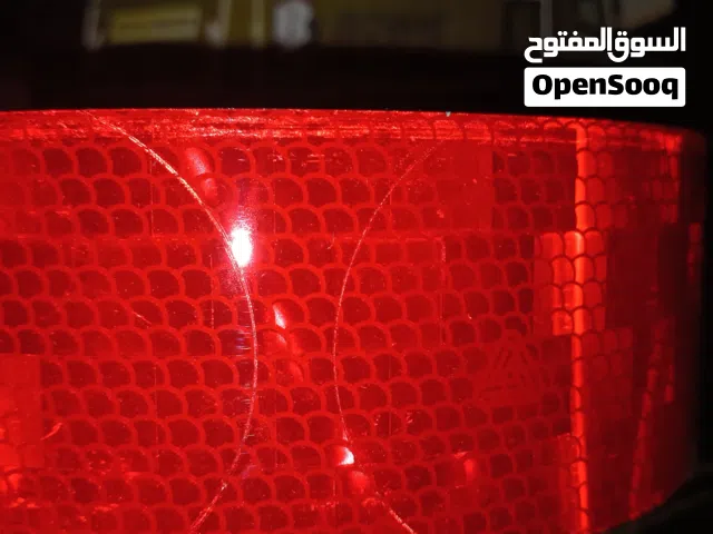 شريط الشاحنات يعكس الاضواء