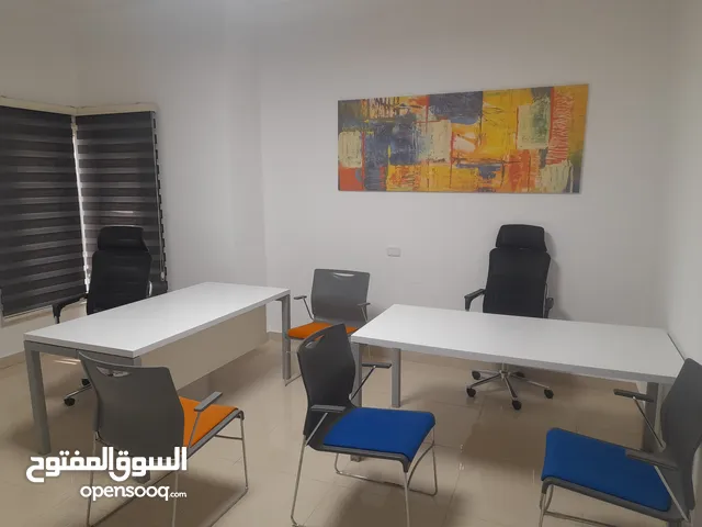 مكتب إداري خاص بالأثاث للإيجار في مبنى مجمع كله مكاتب حي الأندلس أمتار عن طريق البحر الجديدة