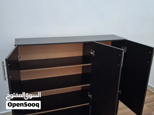 خزانة احذية مستعملة بحالة ممتازة جدا ارتفاع 105 سم وبعرض 120 سم وبعمل 30 سم بسعر 25 دينار