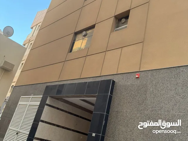 للبيع بناية استثمارية بدخل سنوي 400 الف درهم في المجرة موقع مميز جدا