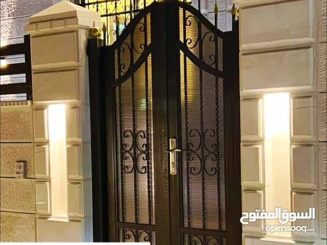 280 m2 4 Bedrooms Apartments for Sale in Zarqa Al Zarqa Al Jadeedeh