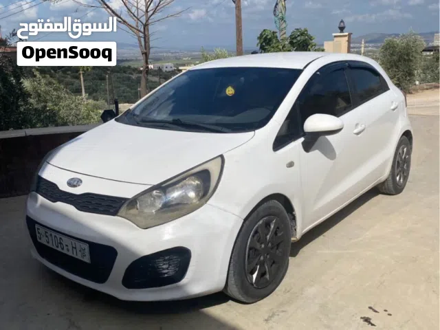 2013, كيا, ريو, Standard