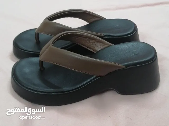 Black With Heels in Southern Governorate