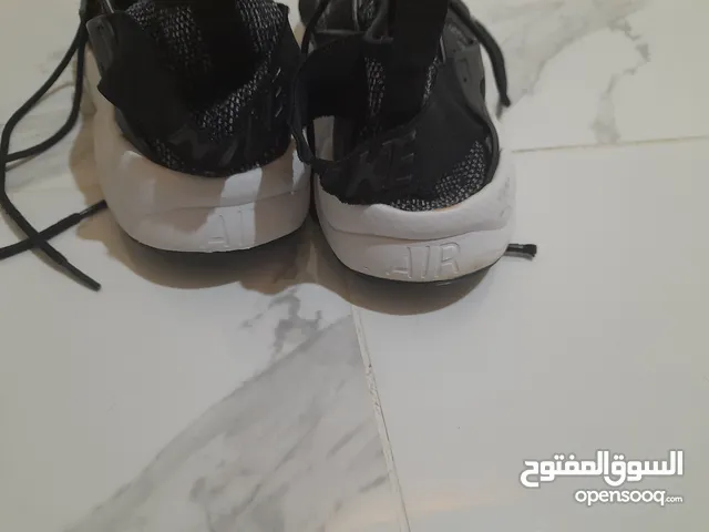 43 Sport Shoes in Amman