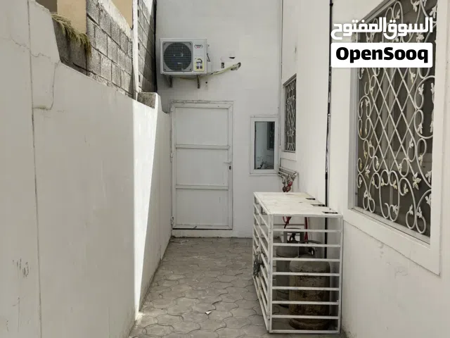 مُلحق بنايه في الخوض السابعة خلف كيان مع شيشه نفط عمان مع توفر شقه من ثلاث غرف