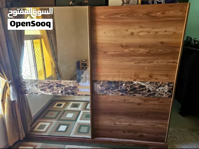خزانة ملابس جرار