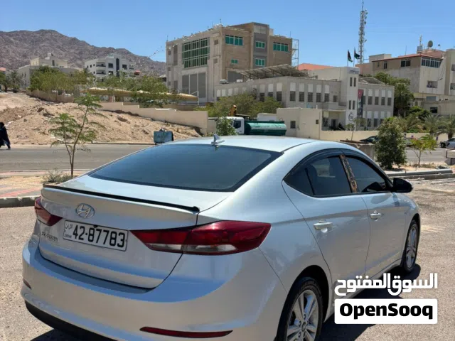 2017 هيونداي النترا Standard