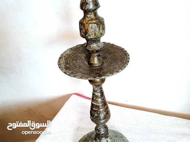 شمعدان أنتيك من النحاس الاصفر القديم عمره أكثر من 70 سنة موروث عن الأجداد