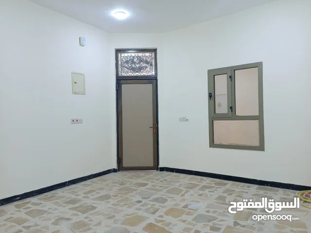 شقة حديثة ديلوكس أرضية ضمن بنايه سكنيه للإيجار في الجزائر حي المقاولين تؤجر للعوائل الصغيرة فقط