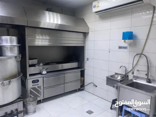 مطيخ ومطعم مندي ومضبي وشعبي شعال بدخل جيد قابل للزياده على شارع عام مع الاصطاف