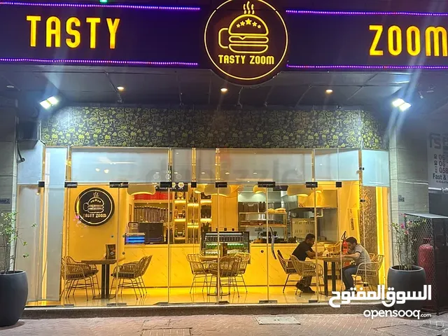 مطعم وجبات سريعة مجهز كامل للبرجر والبيتزا