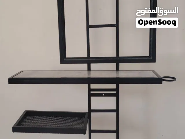 للبيع طقم صالون حلاقة (كرسيين + ستاند مرآة حديد) - لقطة للجادين