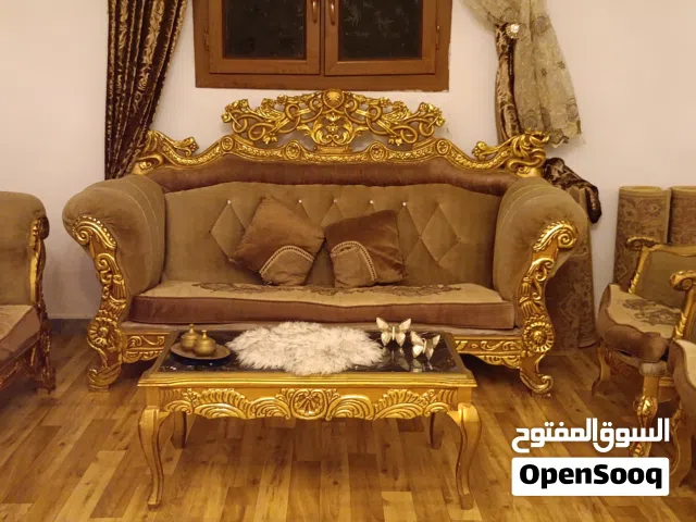 صالون قمياطي يبي شويه خدمة