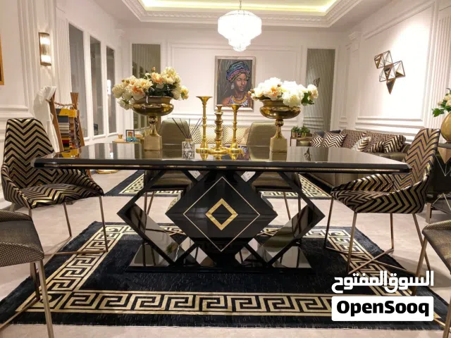 ميز طعام نظيف