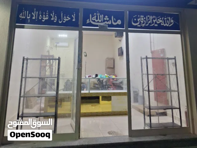 رخصة تجارة قطع غيار سيارات استيراد وتصدير  قائمه منذ عام 2017  بيع الرخصة مع المحل بمعداته  وحساب