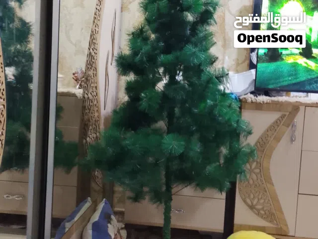 شجره كريسماس جبيره مابيهه شي متر ونص مابيهه شي