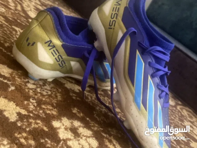 حذاء كرة قدم اديداس اكس كريزي فاست ميسي مستعمل بحاله ممتازه