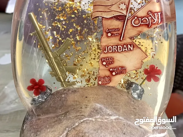 تحف شغل يدوي بالخشب والريزن